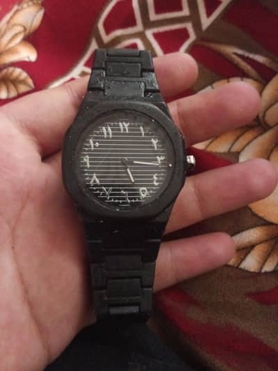 Stylish Black Analog Watch – Used, Classic Design