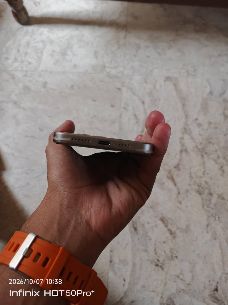 Apple iPhone 15 Pro Max 4