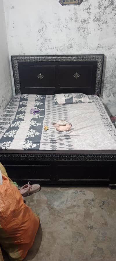 Bed and dressing table for sale