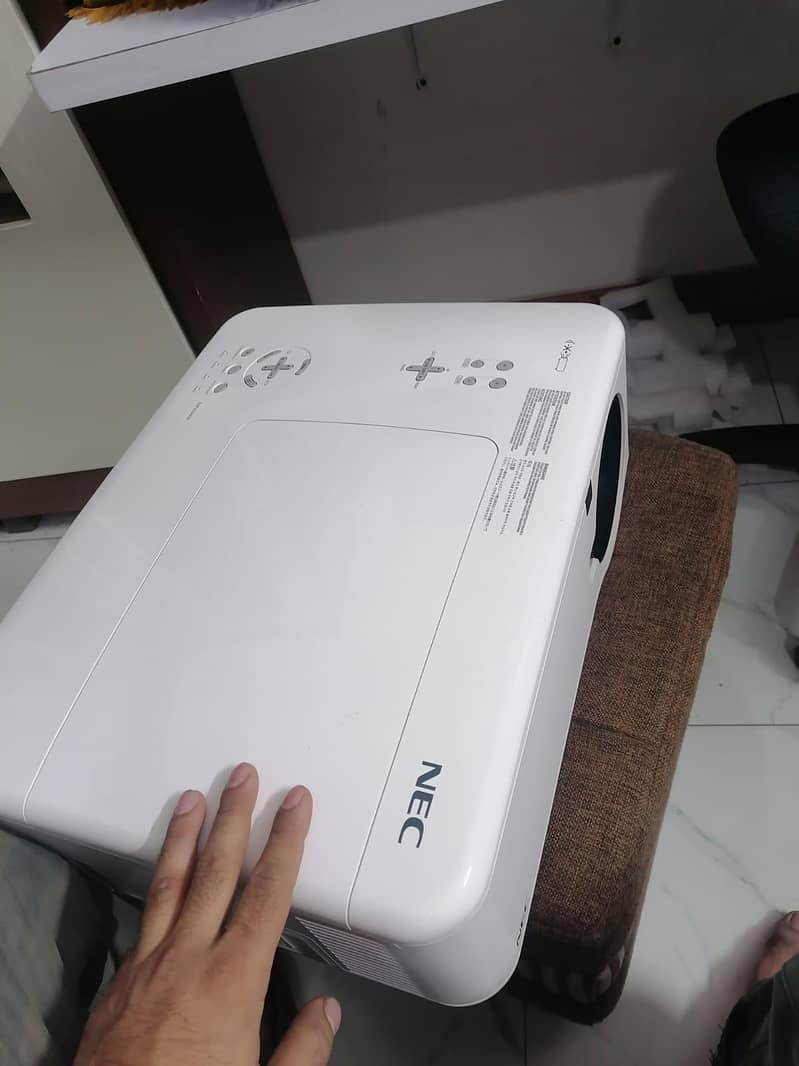 Nec professional projector 1