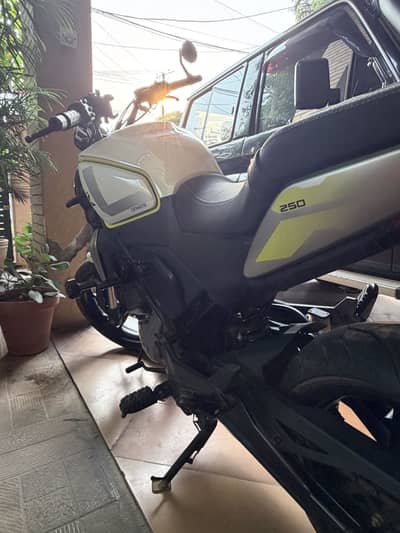CF Moto CLX 250; 1500km driven only like new