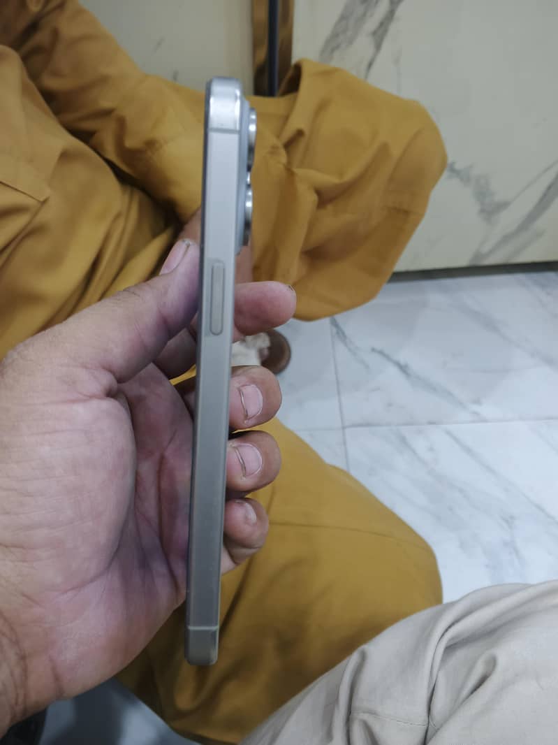 Apple iPhone 15 Pro Max 1