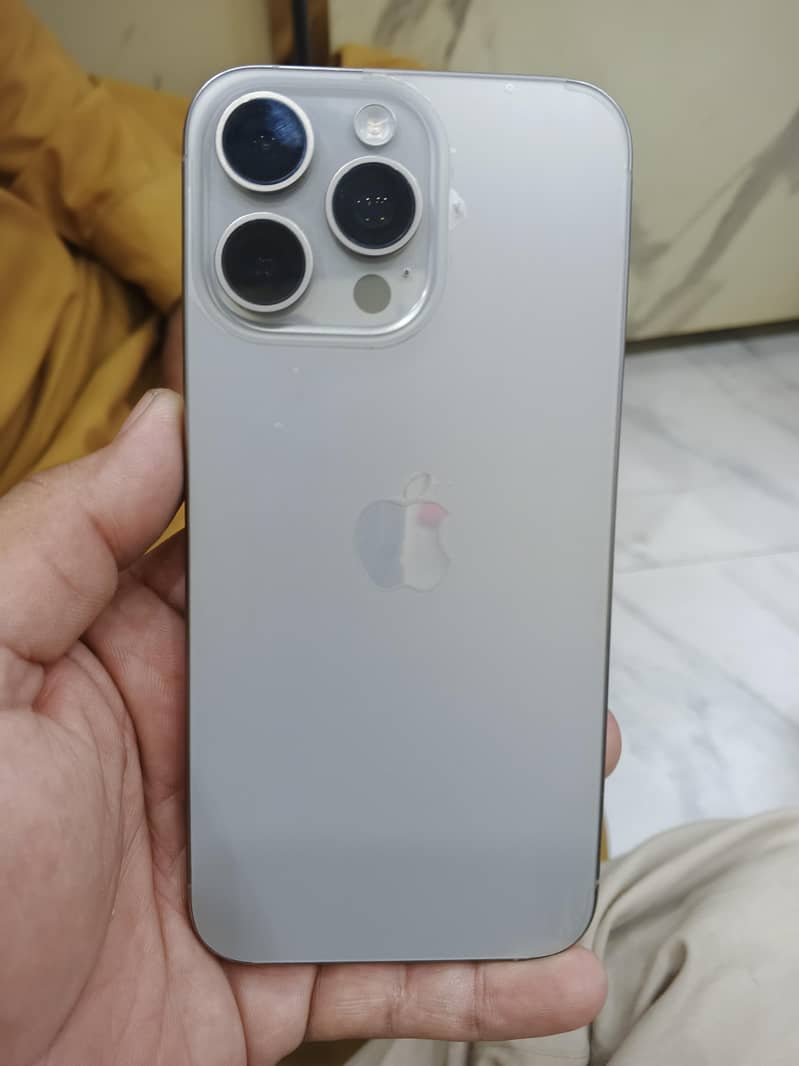 Apple iPhone 15 Pro Max 2