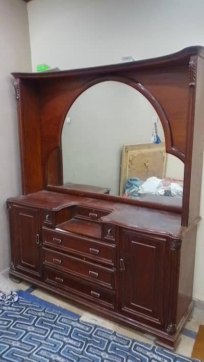 Drassing Table