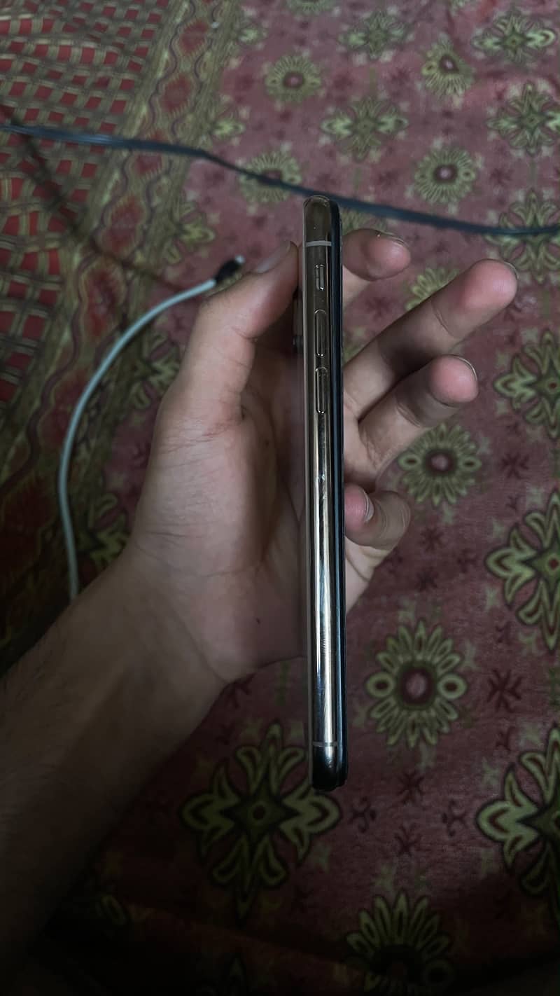Apple iPhone XS 1