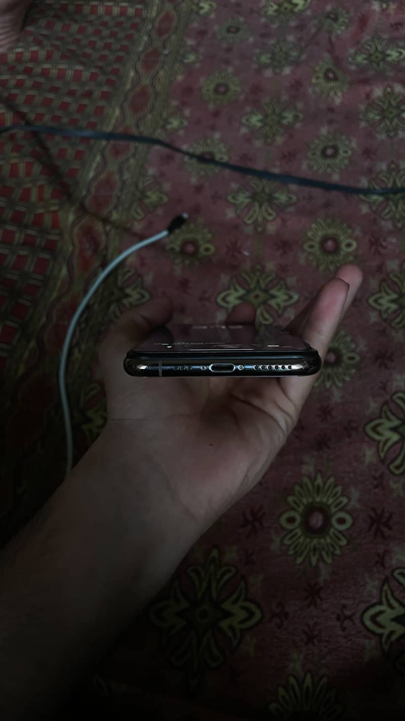 Apple iPhone XS 3