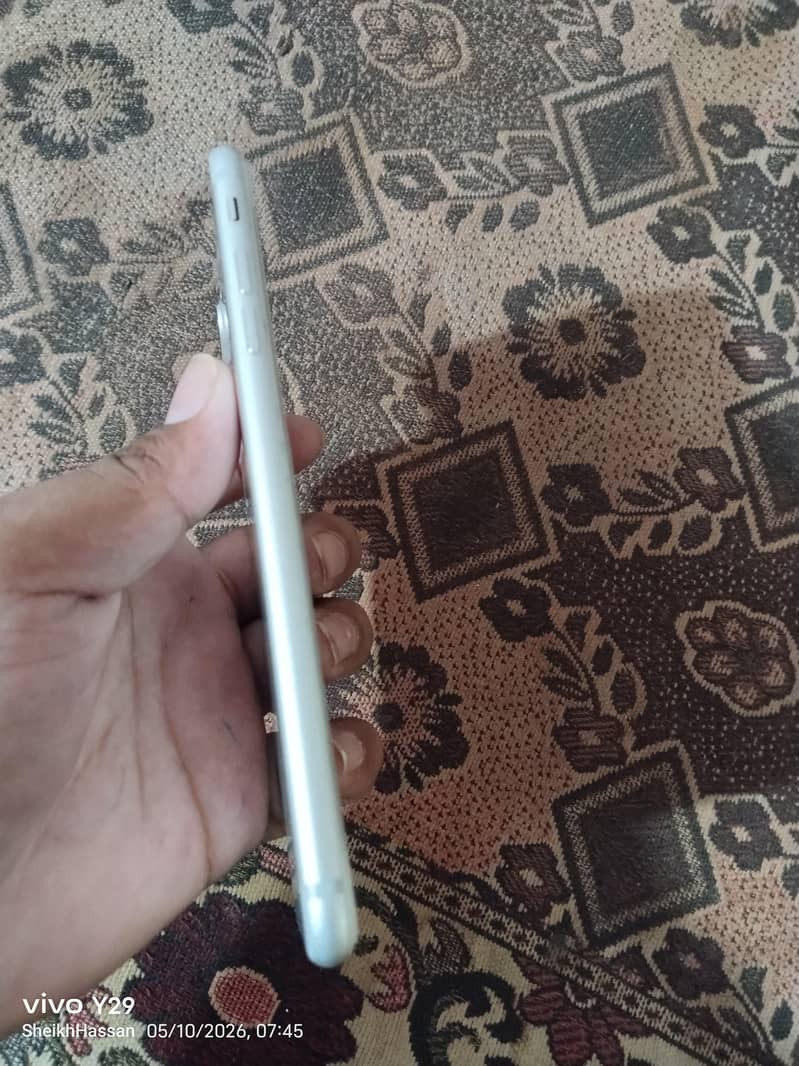 Apple iPhone 7 Plus 3