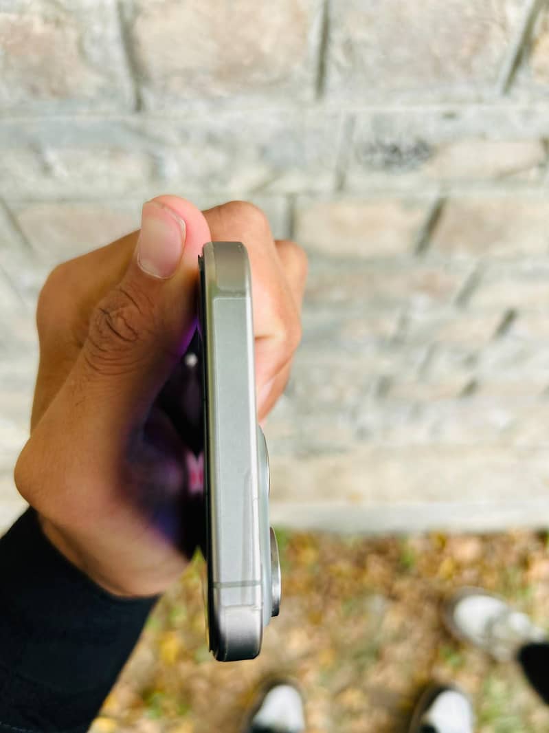 Apple iPhone 15 Pro Max 2