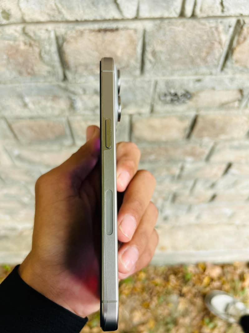 Apple iPhone 15 Pro Max 4