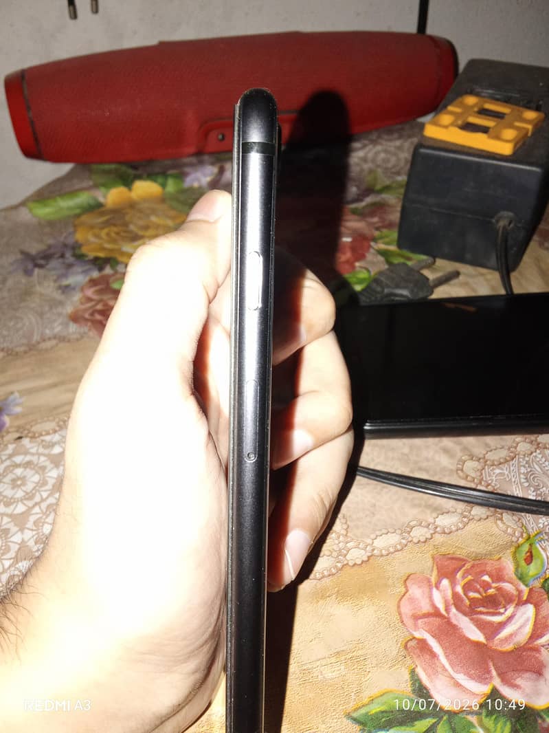 Apple iPhone 8 1