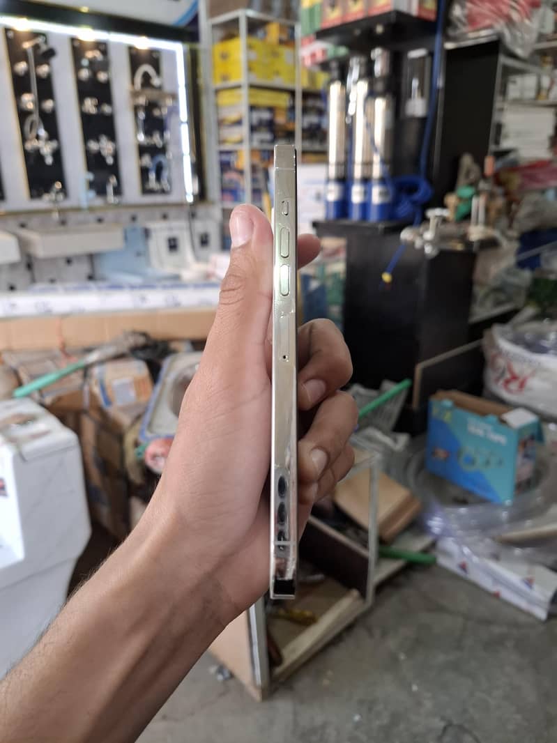 Apple iPhone 13 Pro Max 4