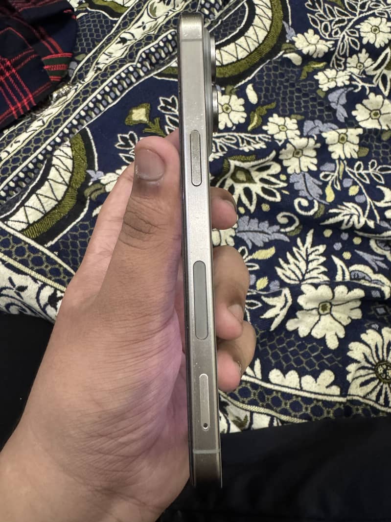 Apple iPhone 15 Pro Max 2