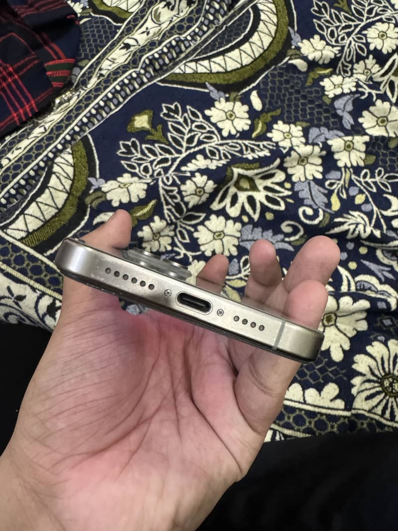 Apple iPhone 15 Pro Max 3