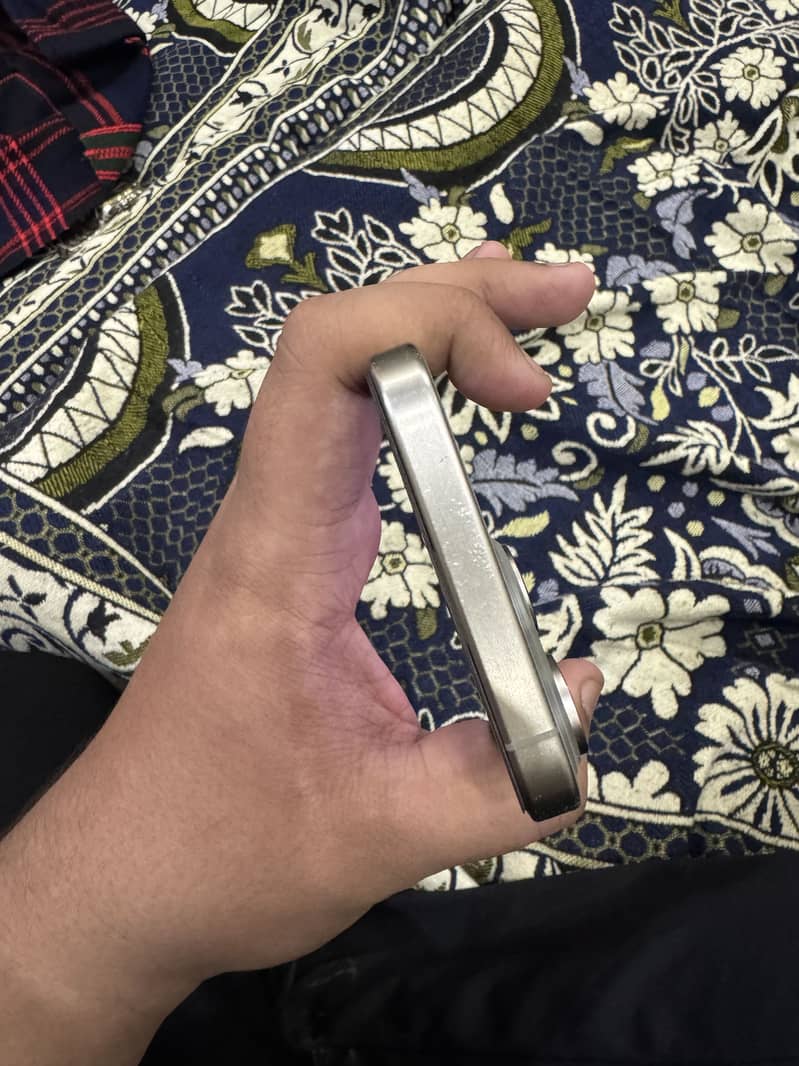 Apple iPhone 15 Pro Max 5