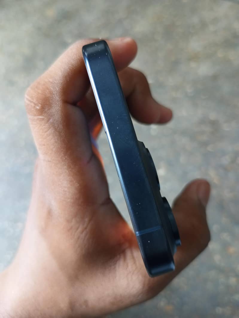 Apple iPhone 15 Pro Max 2