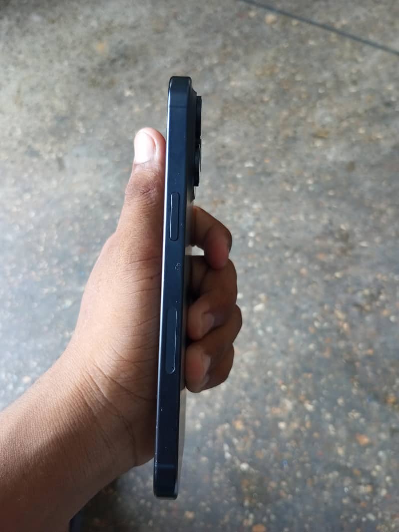Apple iPhone 15 Pro Max 4
