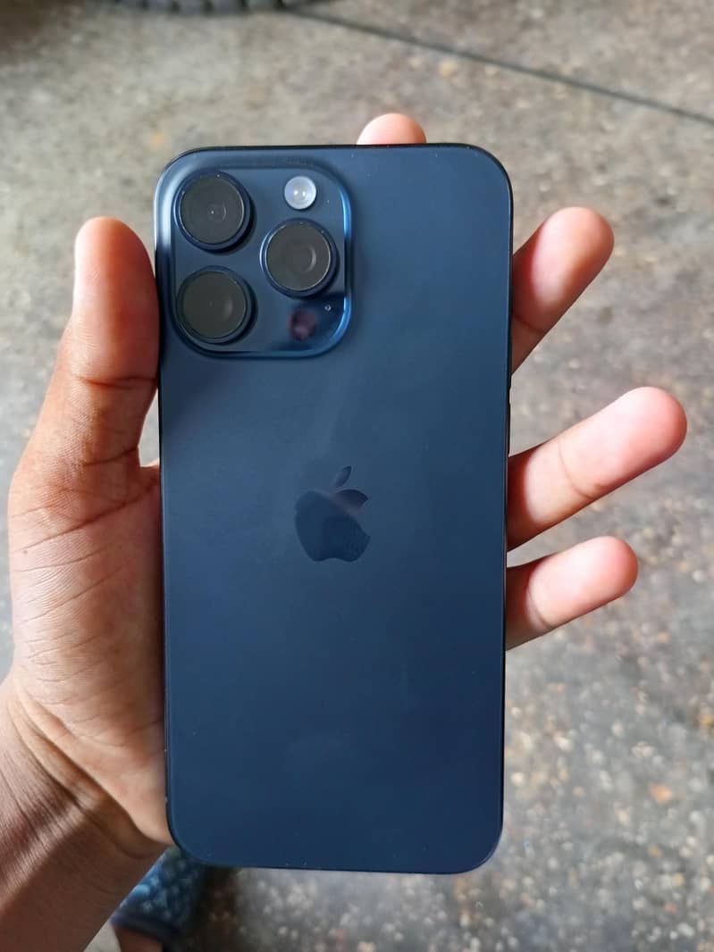 Apple iPhone 15 Pro Max 6