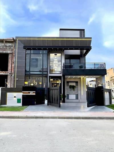 We Are Offering A Prime Location Luxury House