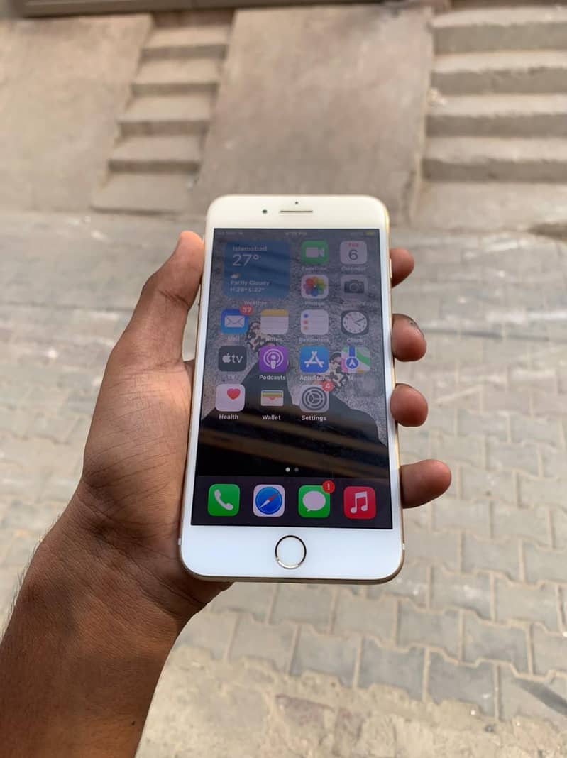 Apple iPhone 7 Plus 0