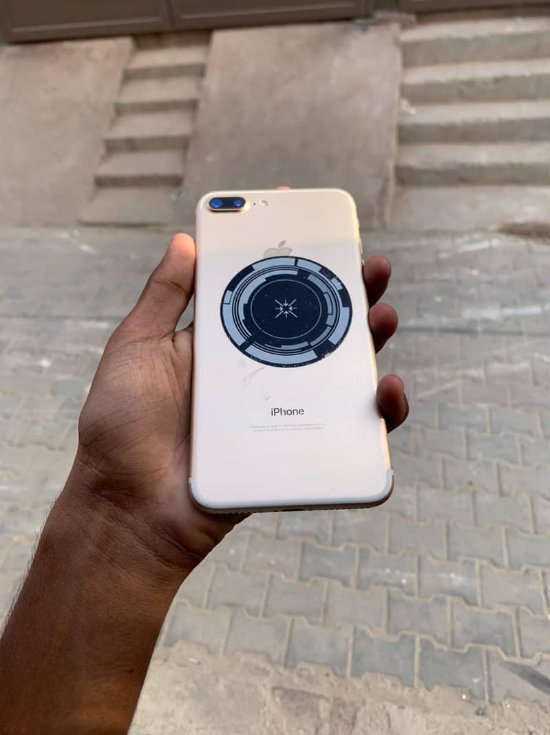 Apple iPhone 7 Plus 1