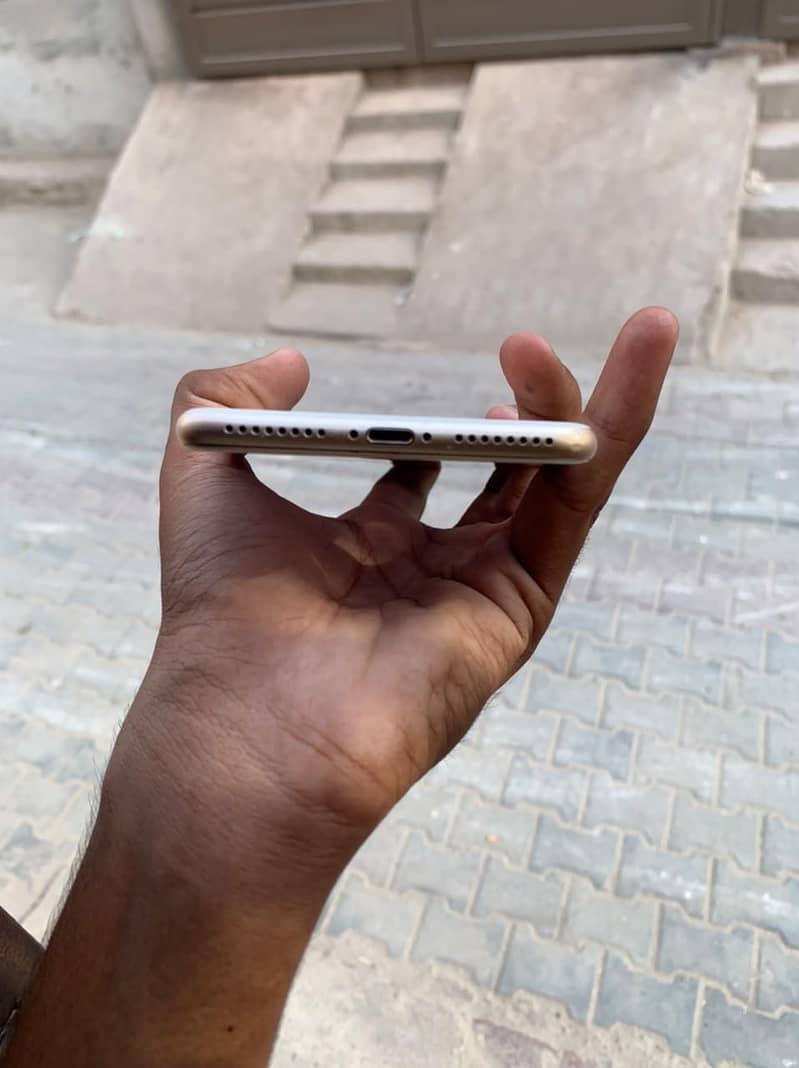 Apple iPhone 7 Plus 2