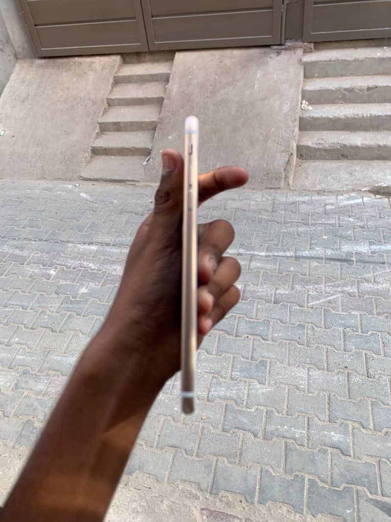 Apple iPhone 7 Plus 3