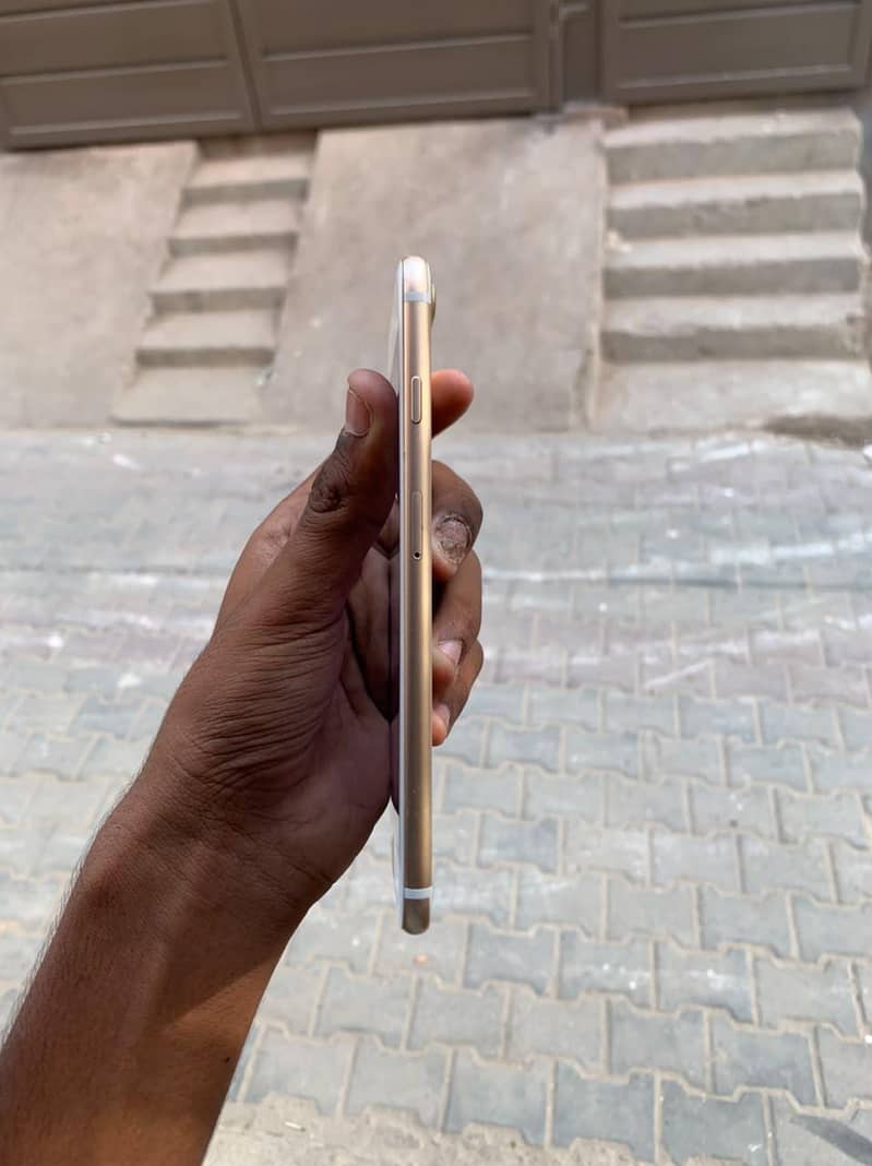 Apple iPhone 7 Plus 4