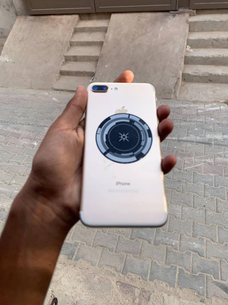 Apple iPhone 7 Plus 6