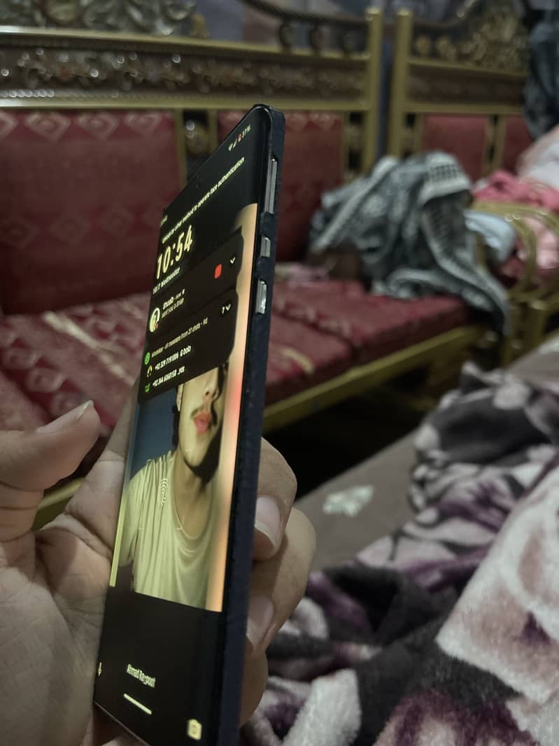Sharp Aquos R6 2