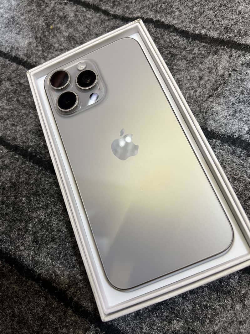 Apple iPhone 15 Pro Max 0