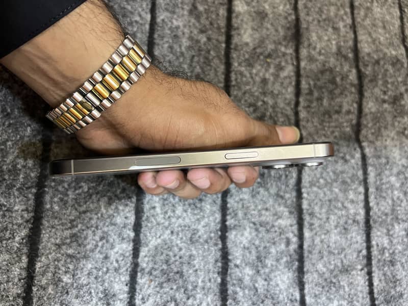 Apple iPhone 15 Pro Max 1
