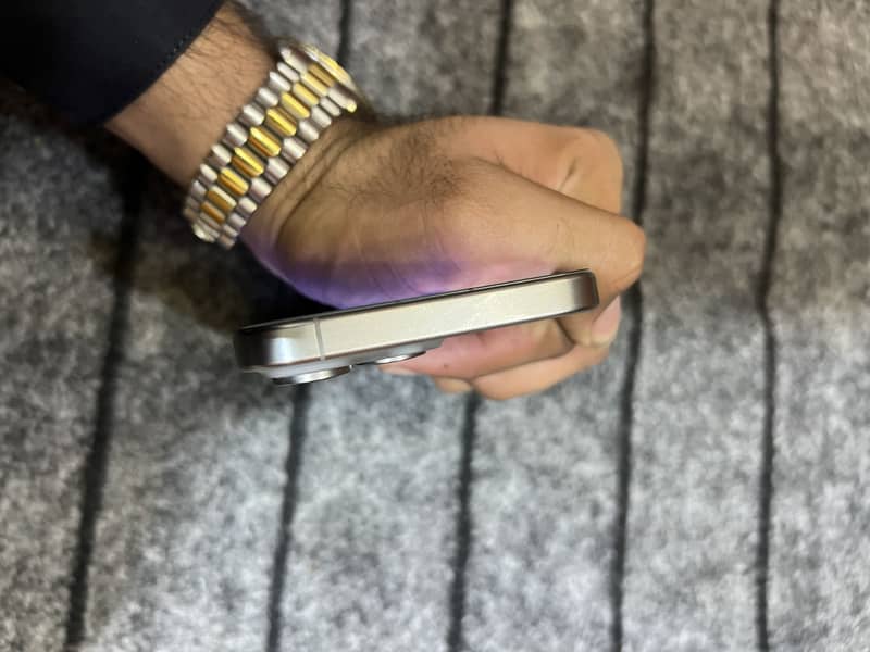 Apple iPhone 15 Pro Max 3
