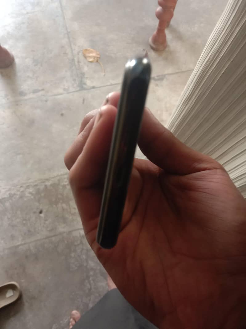 Apple iPhone 11 Pro Max 4