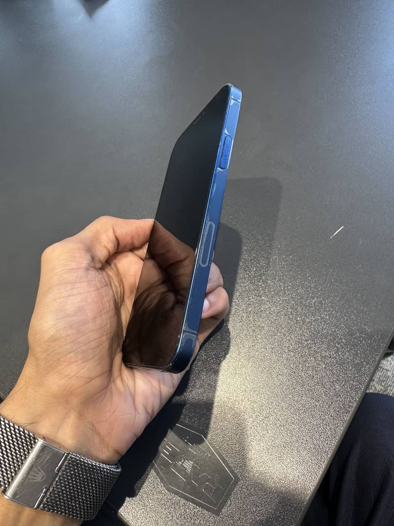 Apple iPhone 12 3