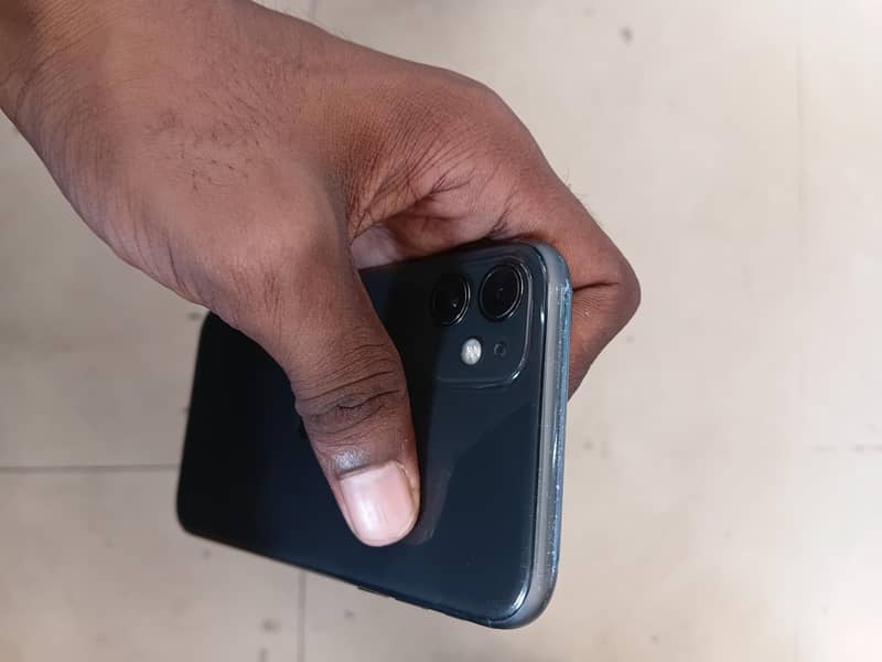 Apple iPhone 11 3