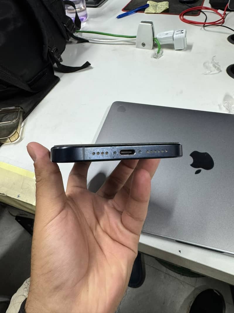 Apple iPhone 15 Pro Max 5