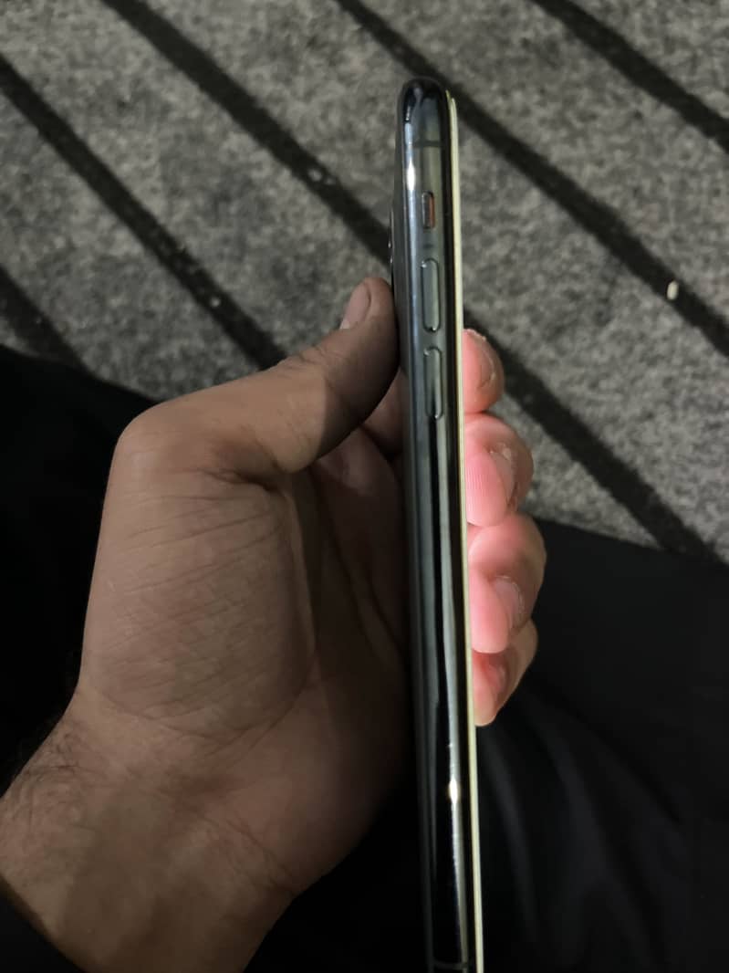 Apple iPhone 11 Pro Max 3