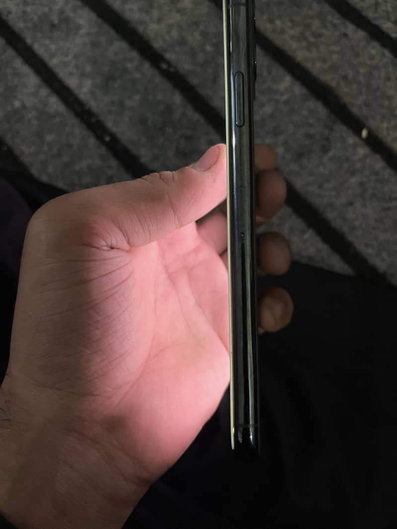 Apple iPhone 11 Pro Max 6