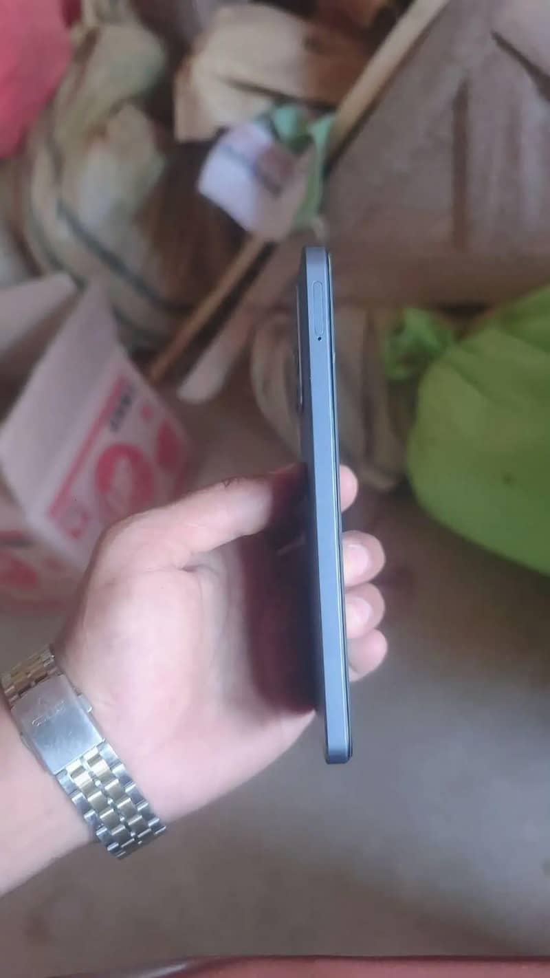 Realme C63 1
