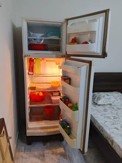 Dawlance Medium Size Refrigerator | Original & Excellent Condition