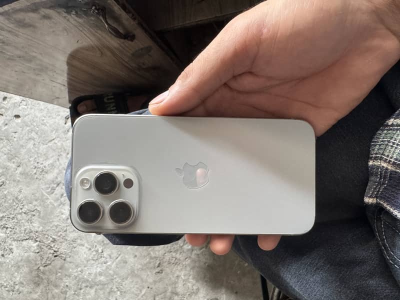 Apple iPhone 15 Pro Max 0