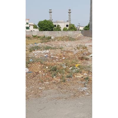 20 Marla Semi Commercial Plot 60 Feet Road For Sale