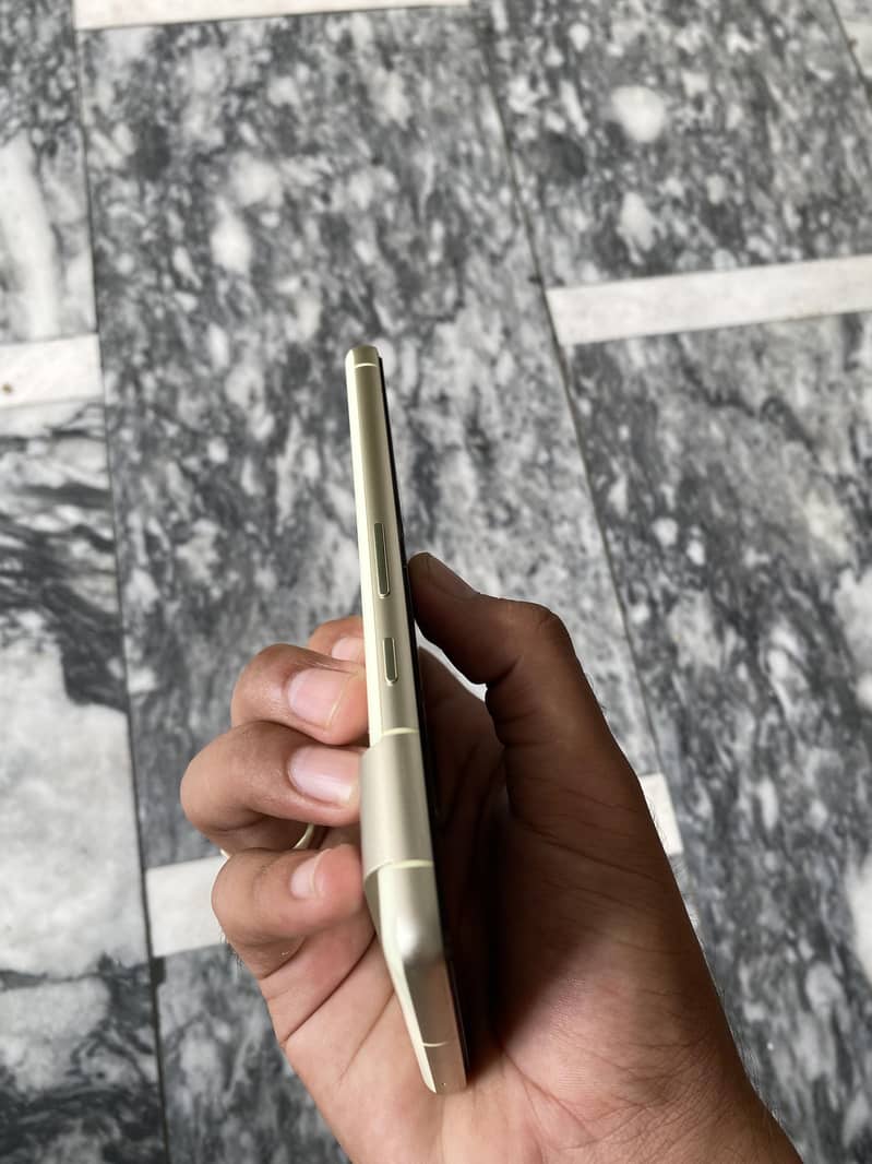 Google Pixel 7 4