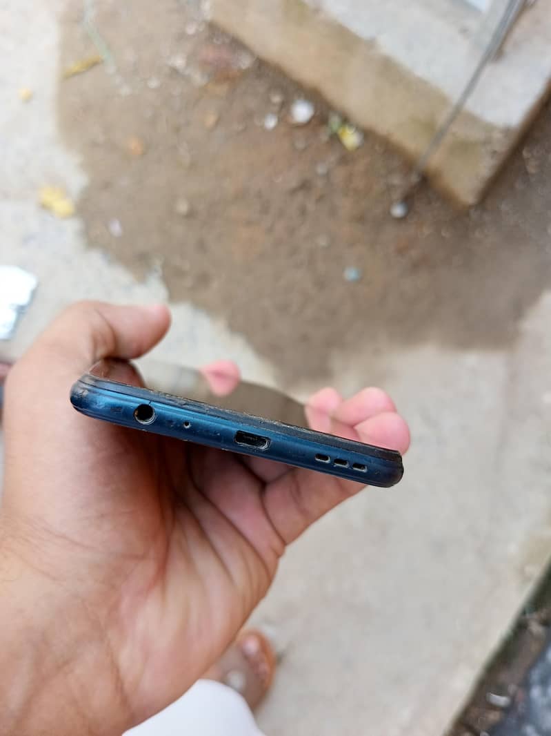 Vivo V21 4