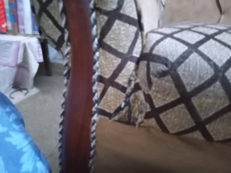 Spacious sofa set , urgent , Reasonable sofa set 2