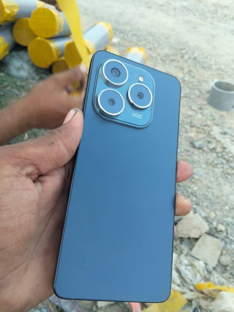 Tecno Spark 20 Pro 4