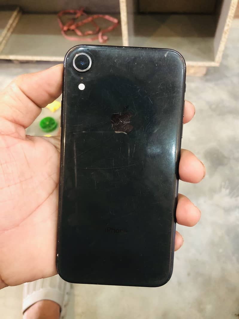 Apple iPhone XR 4