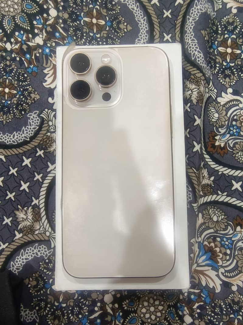 Apple iPhone 16 Pro Max 0