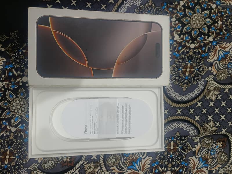 Apple iPhone 16 Pro Max 2