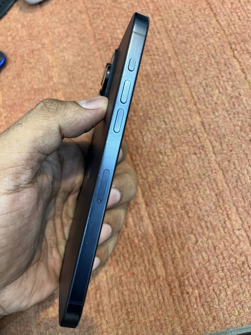 Apple iPhone 15 Pro Max 2